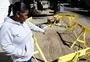 Calçada desaba e mulher fica presa em buraco na Rua Anita Garibaldi, na Capital