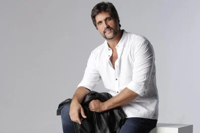 leo chaves, cantor, da dupla com victor. 