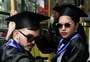 Universitários fazem ensaio de formatura em ônibus para retratar rotina de estudantes