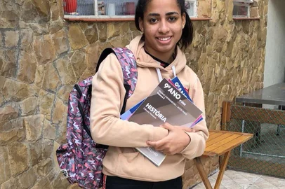 MC Loma volta aos estudos