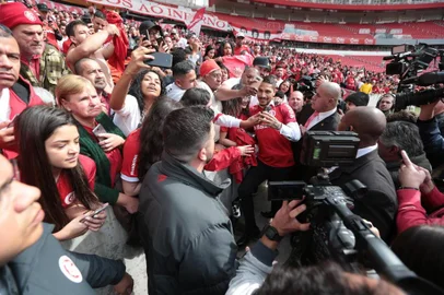  PORTO ALEGRE, RS, BRASIL, 15/08/2018 - Chegada do reforço do Inter, Paolo Guerrero. (FOTOGRAFO: FERNANDO GOMES / AGENCIA RBS)