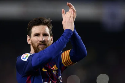 Barcelonas Argentinian forward Lionel Messi celebrates at the end of the Spanish league football match between FC Barcelona and Real Madrid CF at the Camp Nou stadium in Barcelona on May 6, 2018. / AFP PHOTO / Josep LAGO