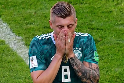 Germanys midfielder Toni Kroos reacts during the Russia 2018 World Cup Group F football match between South Korea and Germany at the Kazan Arena in Kazan on June 27, 2018. / AFP PHOTO / Luis Acosta / RESTRICTED TO EDITORIAL USE - NO MOBILE PUSH ALERTS/DOWNLOADS