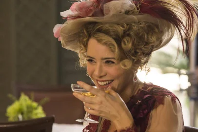 orgulho e paixão, Josephine (Christine Fernandes) 
