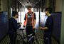 Estudantes de Porto Alegre criam colete de proteção a ciclistas que funciona com energia da própria pedalada