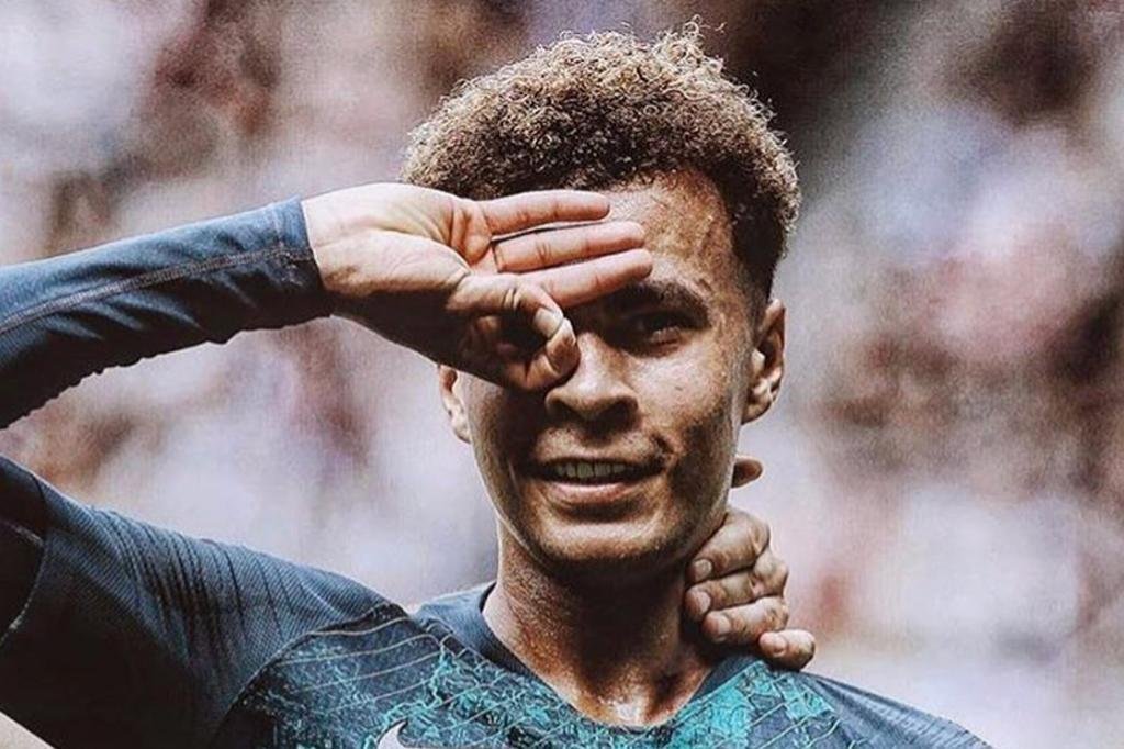 Dele Alli explica onde aprendeu gesto de comemoração que virou febre
