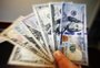 Dólar volta a cair para menos de R$ 4 e bolsa sobe com vigor com pesquisas eleitorais