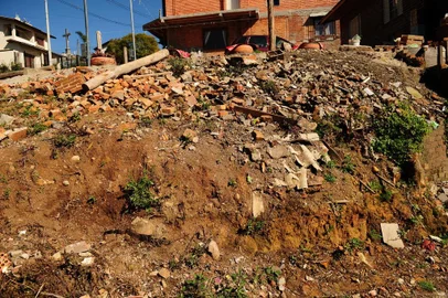 SÃO MARCOS, RS, BRASIL, 14/08/2018. Matéria sobre o avanço da criminalidade de facções para o interior gaúcho. Na foto, local onde uma casa foi incendiada e morreram duas pessoas, mãe e filha, relacionadas ao tráfico.  (Diogo Sallaberry/Agência RBS)