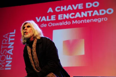  GRAMADO, RS, BRASIL, 22/08/2018. Cobertura do 46º Festival de Cinema de Gramado. Cantor, compositor e diretor do filme A Chave do Vale Encantado Oswaldo Montenegro (Diogo Sallaberry/Agência RBS)