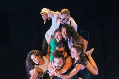 Espetáculo A Salto Alto - entre incertezas e extermínios, da trupe Circo no Ato (RJ), está na programação do Caxias em Cena