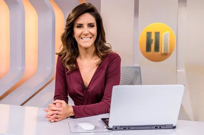 Monalisa Perrone apresenta o Hora Um.