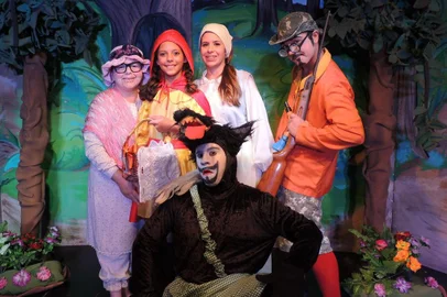 Peça Chapeuzinho Vermelho, Teatro Zé Rodrigues
