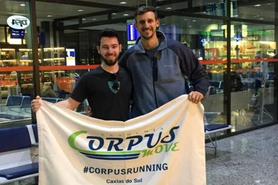 Os caxienses Ramiro Kramer Silva e Marcelo Schumacher disputam a prova MountainDo - Fim do Mundo, em Ushuaia, na Argentina.