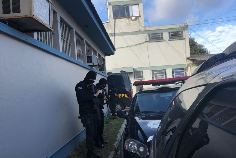 Assaltante Tiago Rafael Legis Ferreira, o Mochilão, é transferido de Bagé para Charqueadas.