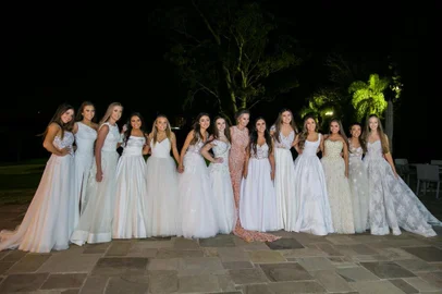  PORTO ALEGRE, RS, BRASIL, 25-08-2018.  Porto Alegre Country Club realiza tradicional Baile de Debutantes. Paulo Afonso e Lisette Feijó, casal presidente do clube, recebem 13 debutantes e seus familiares para a 58ª edição do baile.  (FOTO ANDRÉA GRAIZ/AGÊNCIA RBS)Indexador: Anderson Fetter