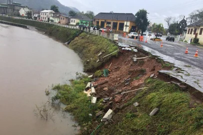  MONTENEGRO, RS, BRASIL, 31-08-2018. Chuva deixa estragos em cidades do Vale do Caí e do sul do RS. Na foto: calçadão (tenente Elton José Santos da Silva / Defesa Civil)