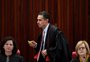 Ministro do STF veta publicidade do governo que diz que "o Brasil não pode parar"