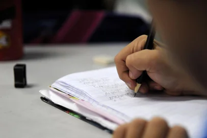  CAXIAS DO SUL, RS, BRASIL, 17/04/2018 - Escola Estadual de Ensino Fundamental Comendador Kalil Sehbe dribla as dificuldades para usar a ferramenta pedagógica lançada pela Secretaria de Educação do Estado na semana passada, o Baneville. O jogo simula uma cidade e ajuda a desenvolver nas crianças conduta cidadã. (Marcelo Casagrande/Agência RBS)