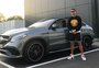 Cristiano Ronaldo posa com carro avaliado em R$ 750 mil