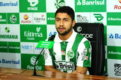  CAXIAS DO SUL, RS, BRASIL, 05/09/2018. Apresentação do atacante Hugo Sanches, que é o novo reforço do Juventude para a série B do Campeonato Brasileiro. (Diogo Sallaberry/Agência RBS)