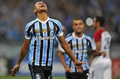  PORTO ALEGRE, RS, BRASIL, 01.05.2018. Grêmio enfrenta o Cerro Porteño, na Arena, em partida válida pela fase de grupos da Copa Libertadores 2018. Na foto, atacante Cícero comemora gol marcado.Foto: Mateus Bruxel/Agência RBS
