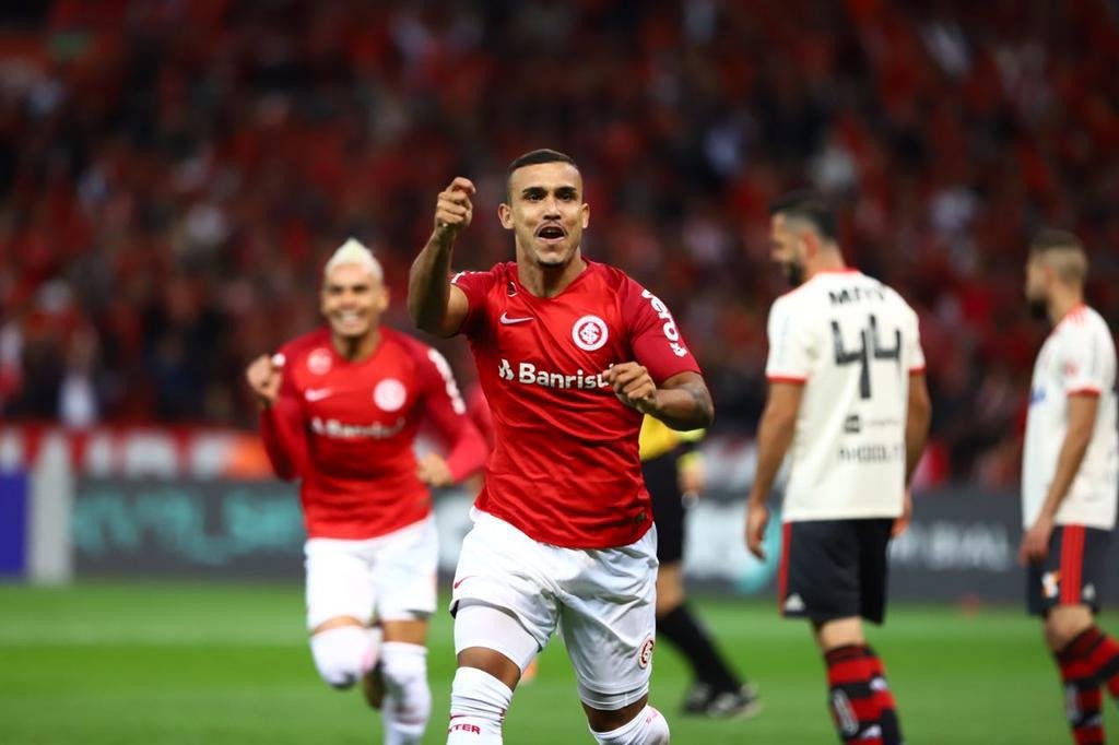 Inter vence o Flamengo e assume a liderança do Brasileirão ...