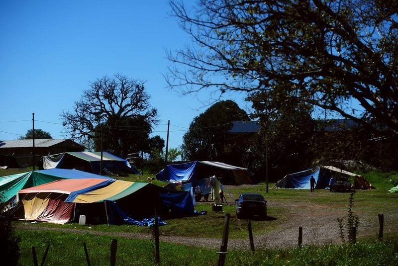  FARROUPILHA, RS, BRASIL, 28/08/2018. Ciganos acampam em terreno próximo ao Santuário de Nossa Senhora de Caravaggio. (Diogo Sallaberry/Agência RBS)