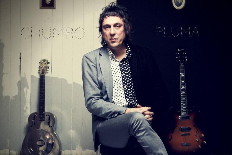 Marcelo Gross, guitarrista e compositor da Cachorro Grande, lança seu segundo álbum em carreira solo, chamado Chumbo & Pluma.