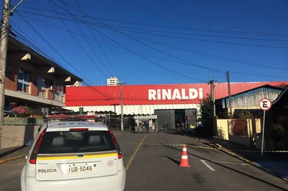 Empresa Rinaldi, em Bento Gonçalves, teve caixa eletrônico arrombado na madrugada desta quinta-feira.