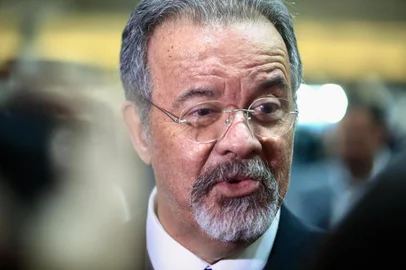  FLORIANÓPOLIS, SC, BRASIL, 26-07-2018 - Ministro Raul Jungmann comparece à Mostra Laboral do Sistema Prisional Brasileiro que aconteceu no Centro de Eventos Luiz Henrique da Silveira, am Canasvieiras. Discursou por uma hora e depis visitou estandes estaduais de produtos confeccionados nas penitenciárias.