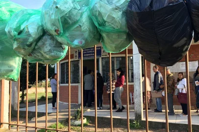 ALVORADA,  RS, BRASIL, 13/09/2018 - Alvorada chega ao sexto dia sem recolhimento de lixo, e sacolas se espalham pela cidade. (FOTO: Bibiana Dihl / Agencia RBS)