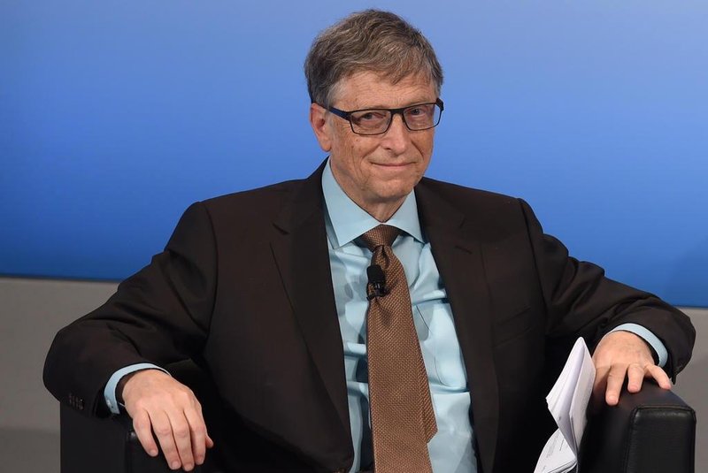  (FILES) This file photo taken on February 18, 2017 shows Microsoft founder Bill Gates  during the second day of the 53rd Munich Security Conference (MSC) at the Bayerischer Hof hotel in Munich, southern Germany.Microsoft co-founder Bill Gates once again topped the Forbes magazine list of the worlds richest billionaires, while US President Donald Trump slipped more than 200 spots, the magazine said March 20, 2017. Gates, whose wealth is estimated at $86 billion, led the list for the fourth straight year. / AFP PHOTO / Christof STACHEEditoria: POLLocal: MunichIndexador: CHRISTOF STACHESecao: diplomacyFonte: AFPFotógrafo: STR