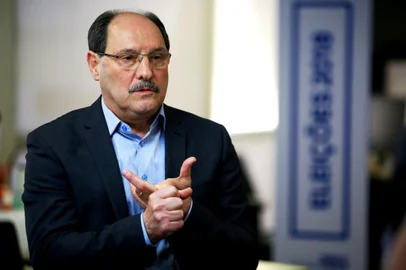 Governador José Ivo Sartori, participando do programa La Urna, na redação da Zero Hora.