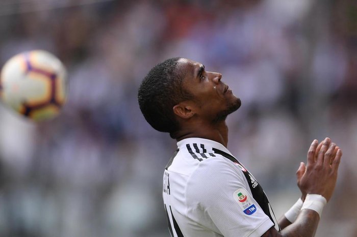 Impasse entre a Juventus e empresário adia anúncio da rescisão de Douglas Costa