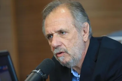  PORTO ALEGRE, RS, BRASIL, 18/09/2018 - Candidato ao governo do estado, Miguel Rossetto. (FOTOGRAFO: JÚLIO CORDEIRO / AGENCIA RBS)