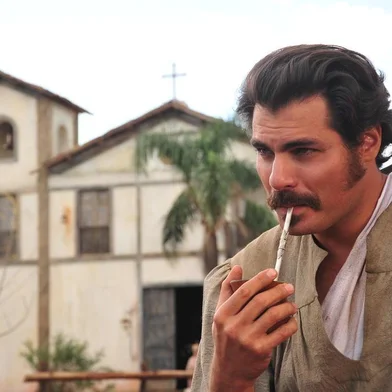  Thiago Lacerda grava cenas do filme O Tempo e o Vento na cidade cenográfica de Santa Fé em Bagé.