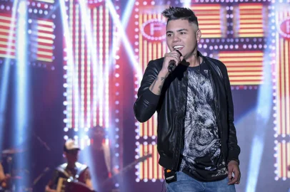 felipe araújo, irmão de cristiano araújo. 