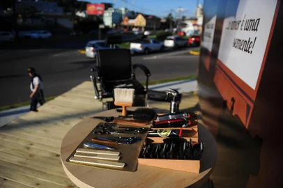  CAXIAS DO SUL, RS, BRASIL, 21/09/2018Barbearia solidária no Outdoor da perimetral. (Lucas Amorelli/Agência RBS