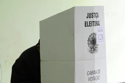  PORTO ALEGRE, RS, BRASIL 02/10/2016 - Eleições municipais de Porto Alegre, colégio Júlio de Castilhos. (FOTO: RONALDO BERNARDI/AGÊNCIA RBS).
