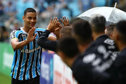 Grêmio recebe o Ceará na Arena pela 26ª rodada do Brasileirão. No lance, comemoração do gol de Thonny Anderson