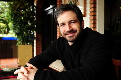  GRAMADO, RS, BRASIL, 21/08/2018. Cobertura do 46º Festival de Cinema de Gramado. Ator Caco Ciocler vive o personagem Santana no filme Simonal. (Diogo Sallaberry/Agência RBS)