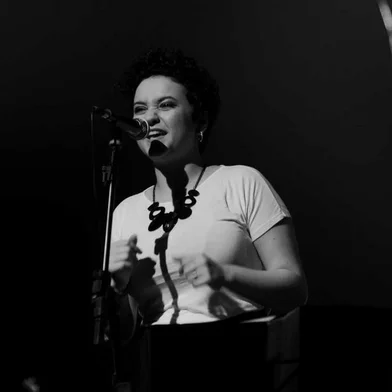 Camila Lopez e o Arrastão fazem um Tributo a Elis Regina
