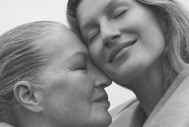 Gisele e a mãe posam para capa da Vogue Brasil