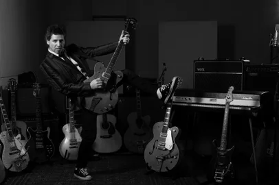 Em show acústico em Caxias do Sul, Nei Van Soria compartilha histórias da carreira