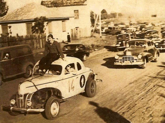Carros antigos disputam corrida interestadual