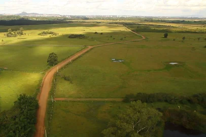 Área onde empresários da região sugerem que seja construída a Rodovia da Serra. Trajeto alternativo para o a Porto Alegre ligaria RS-240, em Portão, à BR-448 (Rodovia do Parque), já em construção.