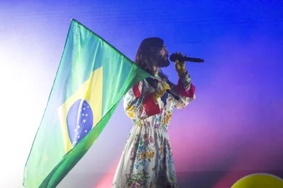 THIRTY SECONDS TO MARS EM SÃO PAULOSP - THIRTY/SECONDS - GERAL - Apresentação da banda estadunidense Thirty Seconds to Mars, que aconteceu nesta quinta-feira (27), no Espaço das Américas, en São Paulo com a turnê The Monolith Tour. O show u ntou com participação esp do r pper Projota. A banda que  que é formada pelos dois irmãos Jared Leto e Shannon Leto celebram 20 anos de banda em 2018, trazendo um show com uma sonoridade entre o pop rock e o electropop. 27/09/2018 - Foto: EMERSON SANTOS/FOTOARENA/FOTOARENA/ESTADÃO CONTEÚDOEditoria: GERALLocal: SÃO PAULOIndexador: EMERSON SANTOSFonte: 1612568Fotógrafo: FOTOARENA