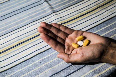  Palhoça, SC, BRASIL, 30.11.2015. Remédio tomados diariamente por uma mulher portadora de HIV. (Foto: Diorgenes Pandini/Agência RBSIndexador: Diorgenes Pandini