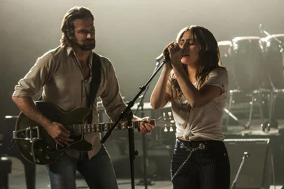 Lady Gaga e Bradley Cooper em Nasce uma Estrela