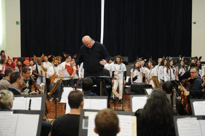  CAXIAS DO SUL, RS, BRASIL, 05/10/2018. Projeto Quinta Sinfônica promove concerto especial do Dia das Crianças, com releitura das obras Os Saltimbancos e Pedro e O Lobo. (Lucas Amorelli/Agência RBS)